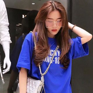 Đầm suông fom rộng in chữ nhũ cá tính