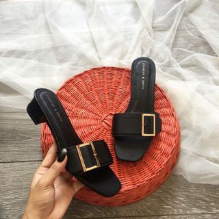 dép quai ngang got thấp