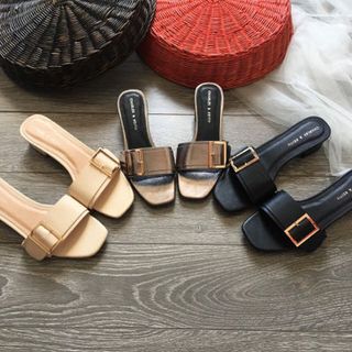 dép quai ngang got thấp