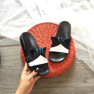 dép quai ngang mèo