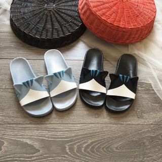 dép quai ngang mèo