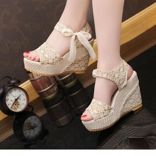 Đế Xuồng Thắt Nơ