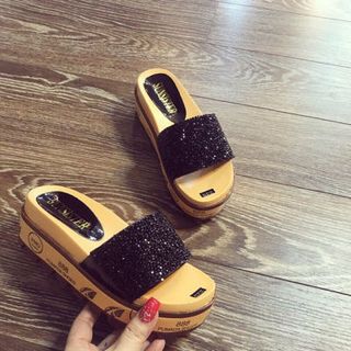 dép kín tuyến quai ngang cao