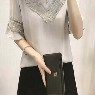Áo Kiểu Cổ V Viền Ren