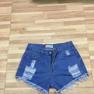 Quần sỏrt rách 65k