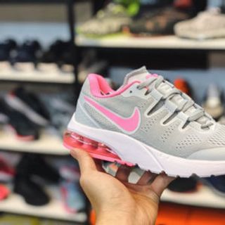 giày thể thao 2018