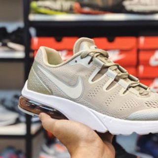 giày thể thao 2018