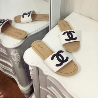 dép qua ngang đế xẹp