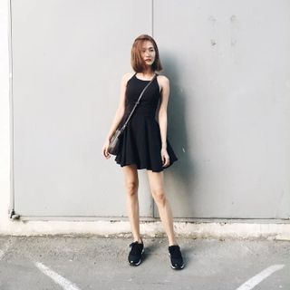 Đầm đan lưng
