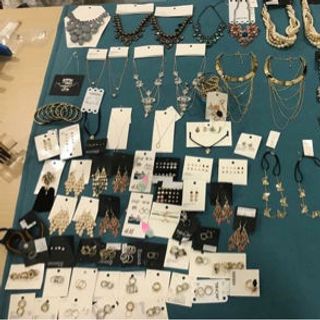 bông tai HM xuất dư