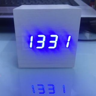Đồng hồ led để bàn báo thức hình lập phương