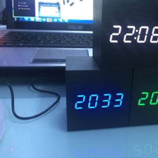 Đồng hồ led để bàn báo thức hình lập phương