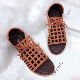 giày sandal đục lỗ quai bit hậu