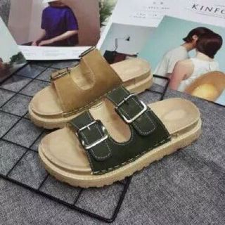 dép hai quai đế lõm