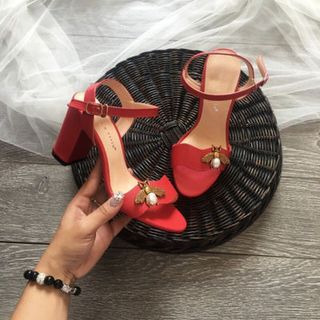 giày cao got vuông đinh ong