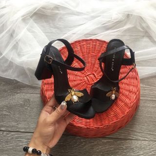 giày cao got vuông đinh ong