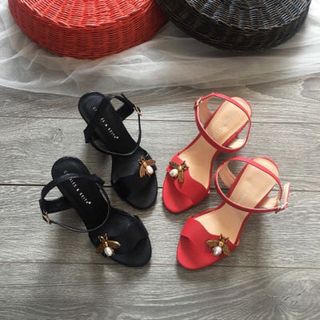 giày cao got vuông đinh ong