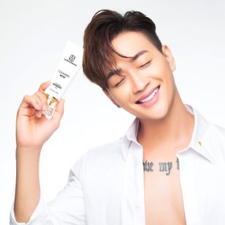 Cleanser Wow – Sữa rửa mặt sáng da và ngừa mụn