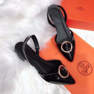 giày bít mũi nhọn