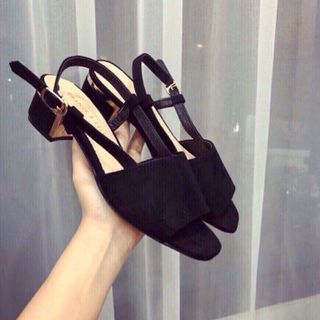 giày sandal bản to