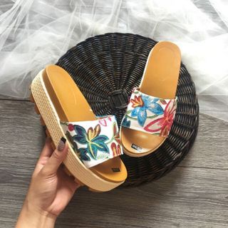 dép bản ngang hoa xinh