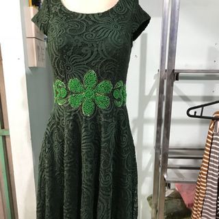 đầm trung niên đầm đính đá sắc sảo