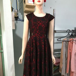 đầm trung niên đầm đính đá sắc sảo