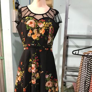 đầm trung niên đầm đính đá sắc sảo