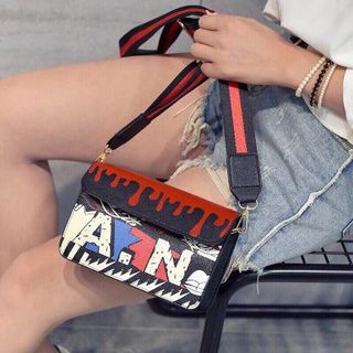 tui họa tiết mau sac