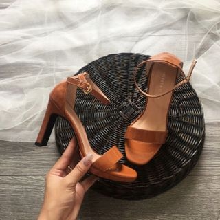 giày got vuông da bong