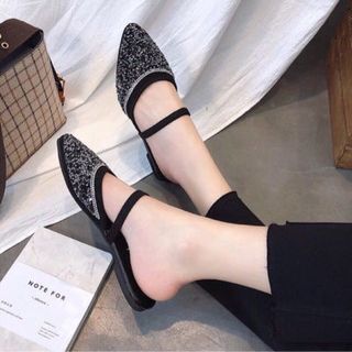 giày sandal bit mũi mang hai kiểu