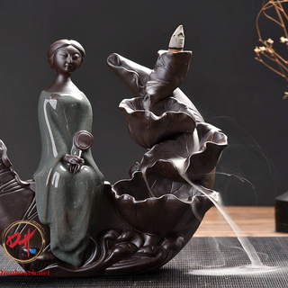 Thác Khói Thiếu Nữ Bên Sen