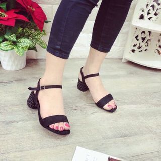 giày sandal gót hột