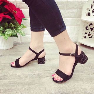 giày sandal gót hột