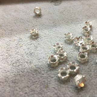 Đài sen đối xứng mix hạt 8 ly - MSP 537