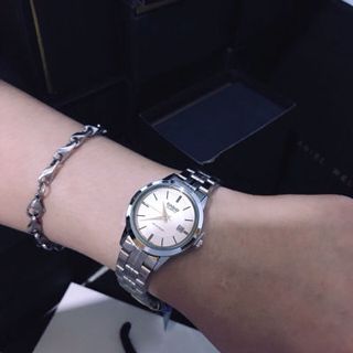 Đồng hồ nữ kim loại