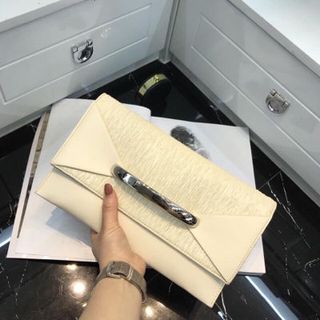 ví cầm tay siêu sang