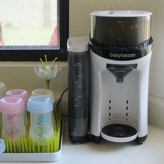 Máy pha sữa bột Baby Brezza Formula Pro của Mỹ