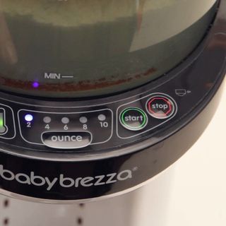 Máy pha sữa bột Baby Brezza Formula Pro của Mỹ