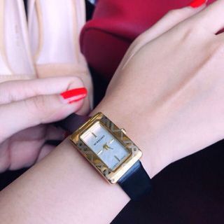 Đồng hồ nữ dây da M01