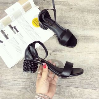 giày sandal got sần vuông