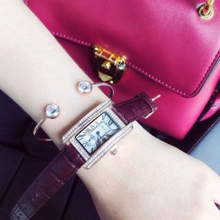 Đồng hồ dây da nữ viền hột đá
