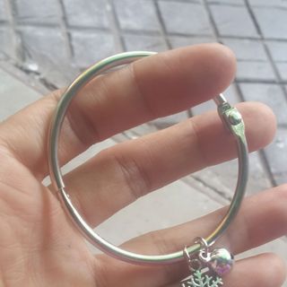 Kiềng tay đơn giản mix charm đủ kiểu