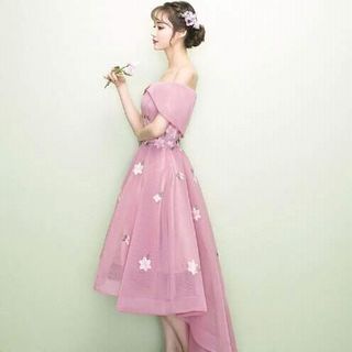 ĐẦM XÒE ĐUÔI TÔM TRỄ VAI