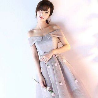 ĐẦM XÒE ĐUÔI TÔM TRỄ VAI Y HÌNH