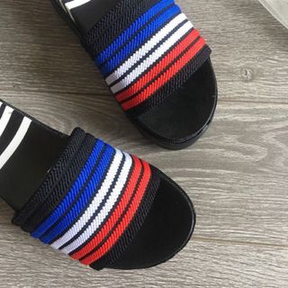 dép quai ngang đê lỏm