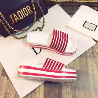 Dép quai ngang bản sọc