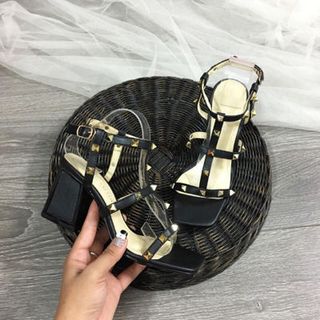 giày sandal got đinh