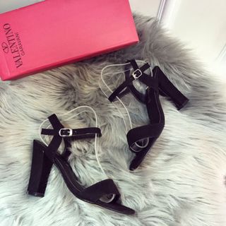 giày cao got vuông quai