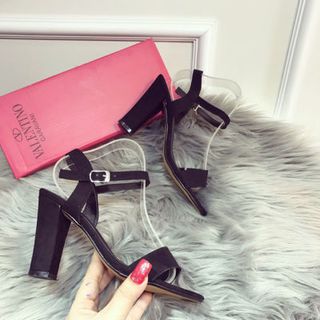 giày cao got vuông quai